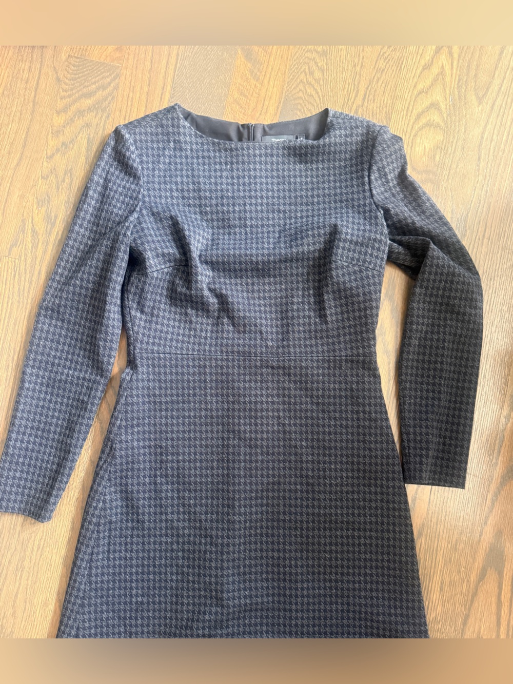 Theory Long-Sleeve Houndstooth Sheath Dress in Black and Gray